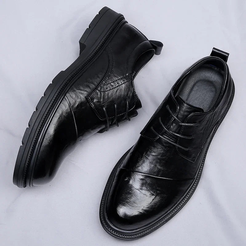 Męskie Buty Formalne z Przecieraną Cholewką i Podeszwą Terenową