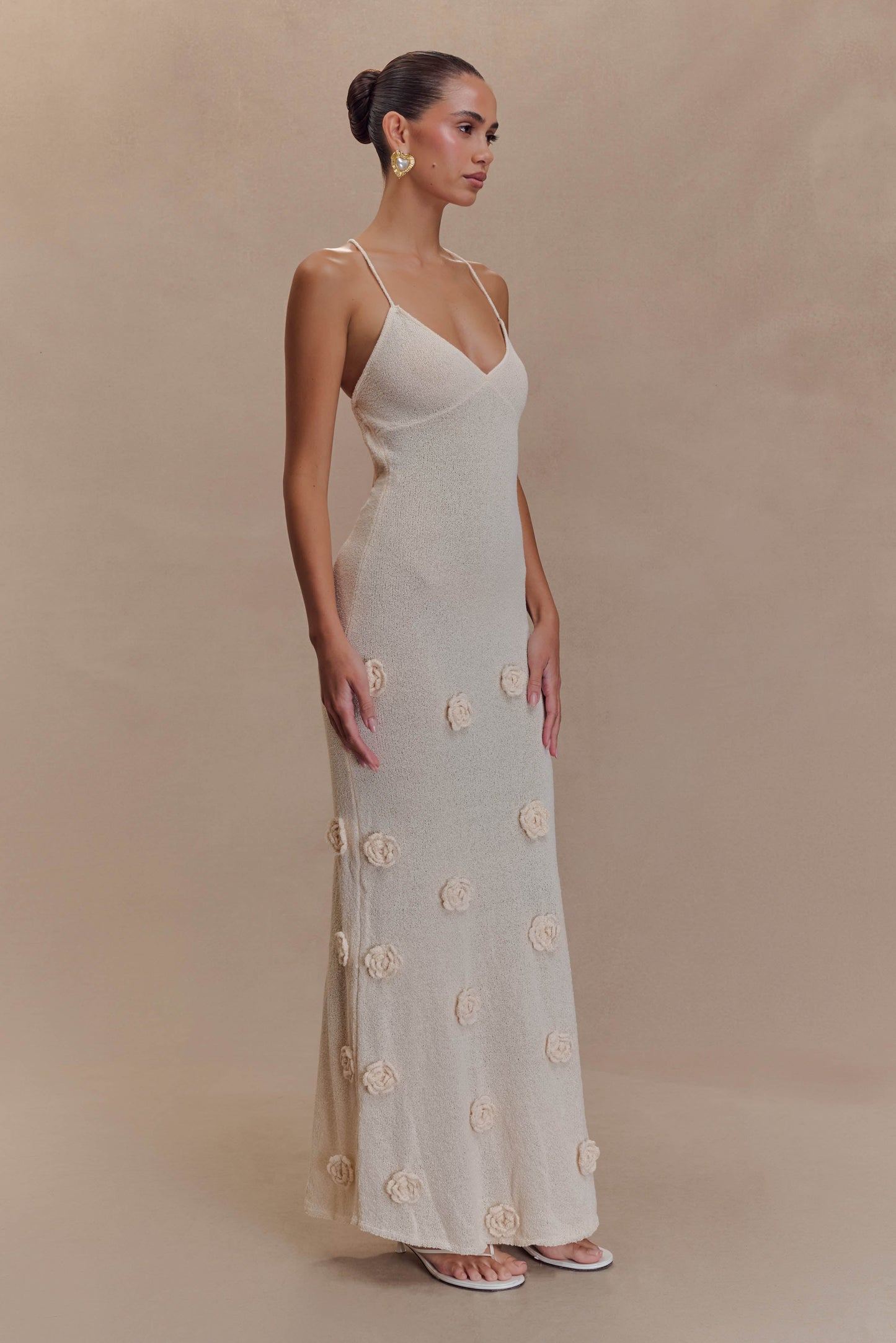 Damska Letnia Sukienka Maxi Crochet z Dekoltem V – Ręcznie Robione Kwiaty