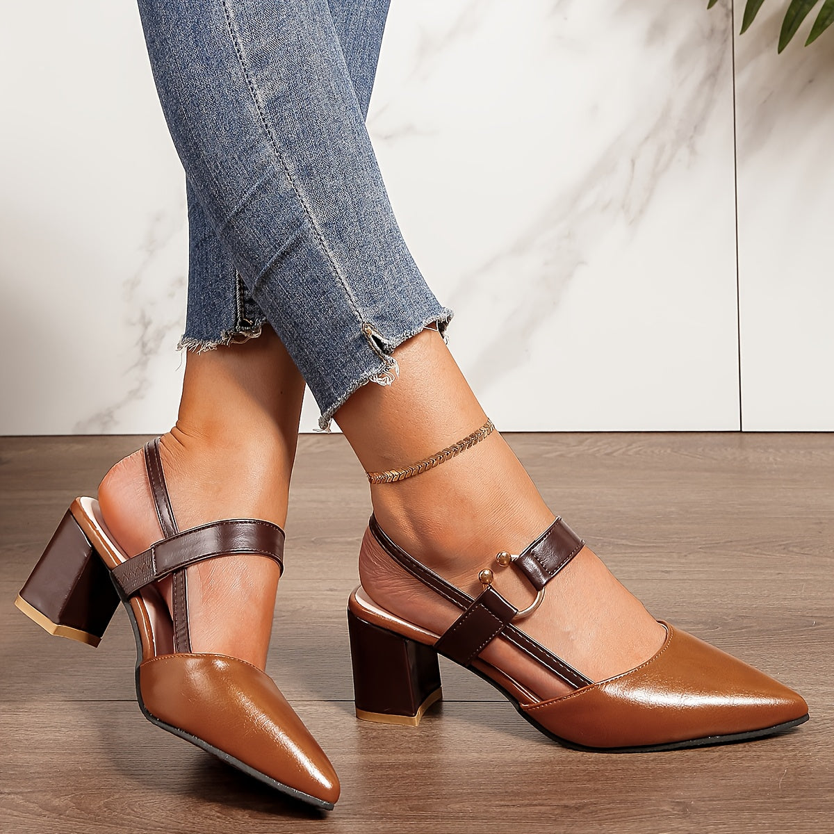 Damskie Buty Na Obcasie Typu Slingback Z Noskiem W Szpic I Zapięciem Na Sprzączkę