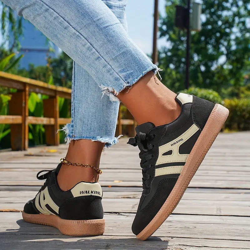 Damskie Sneakersy Retro z Panelowym Wykończeniem i Ozdobnymi Przeszyciami