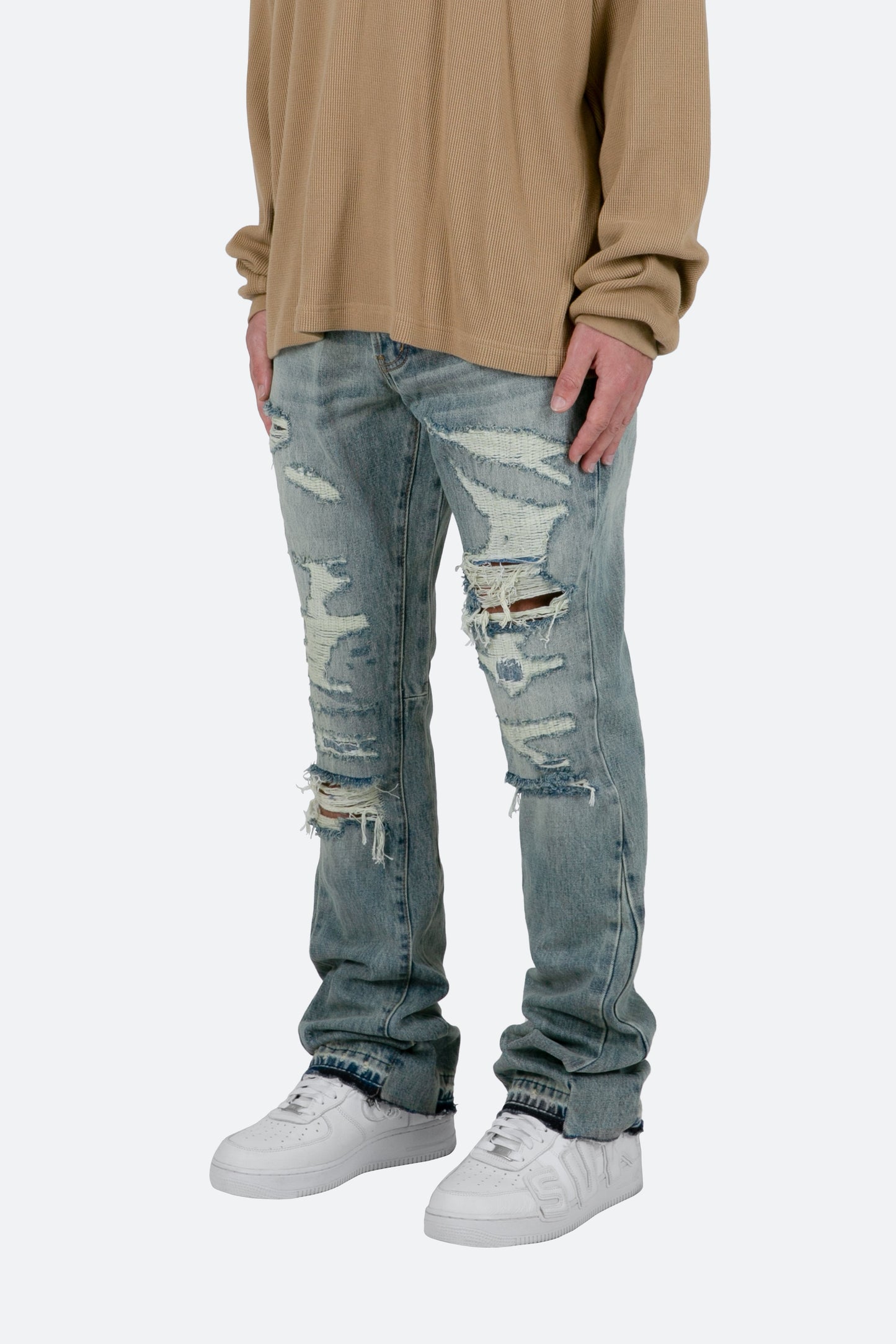 Meskie Jeansy Dzwony W Kolorze Spranego Niebieskiego Denimu, W Stylu Slim, Z Panelami Na Udach, Ze Zniszczonym Surowym Obszyciem