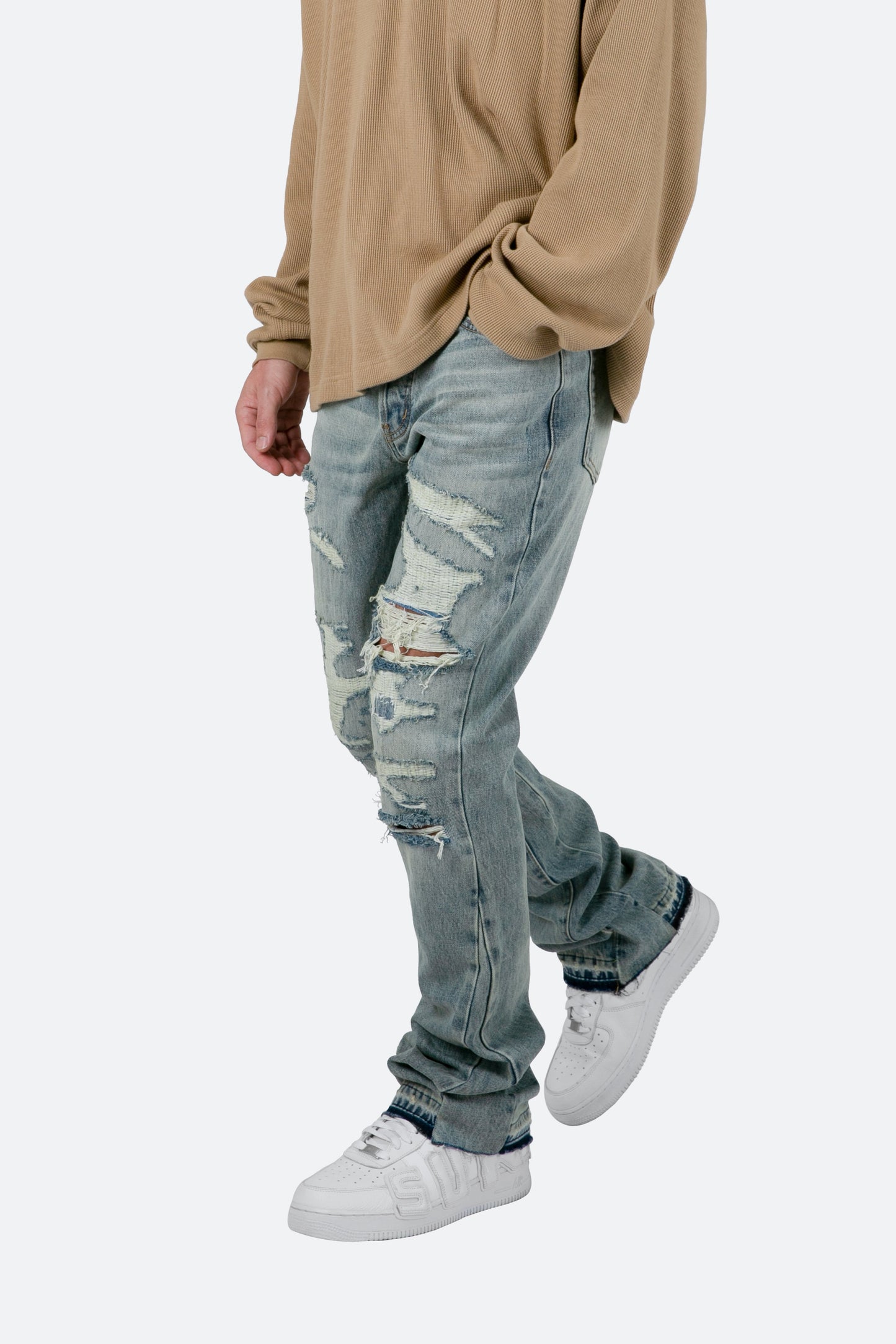 Meskie Jeansy Dzwony W Kolorze Spranego Niebieskiego Denimu, W Stylu Slim, Z Panelami Na Udach, Ze Zniszczonym Surowym Obszyciem