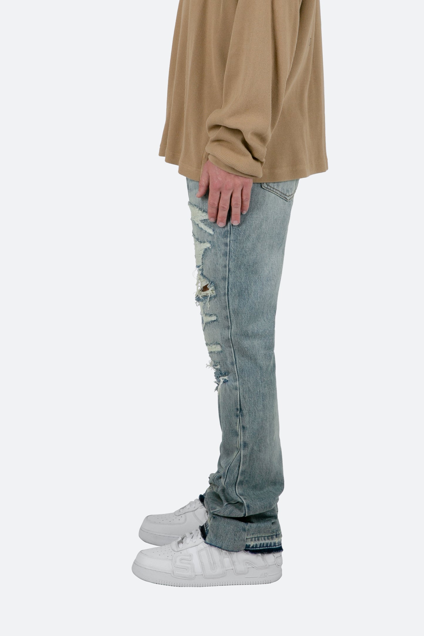 Meskie Jeansy Dzwony W Kolorze Spranego Niebieskiego Denimu, W Stylu Slim, Z Panelami Na Udach, Ze Zniszczonym Surowym Obszyciem