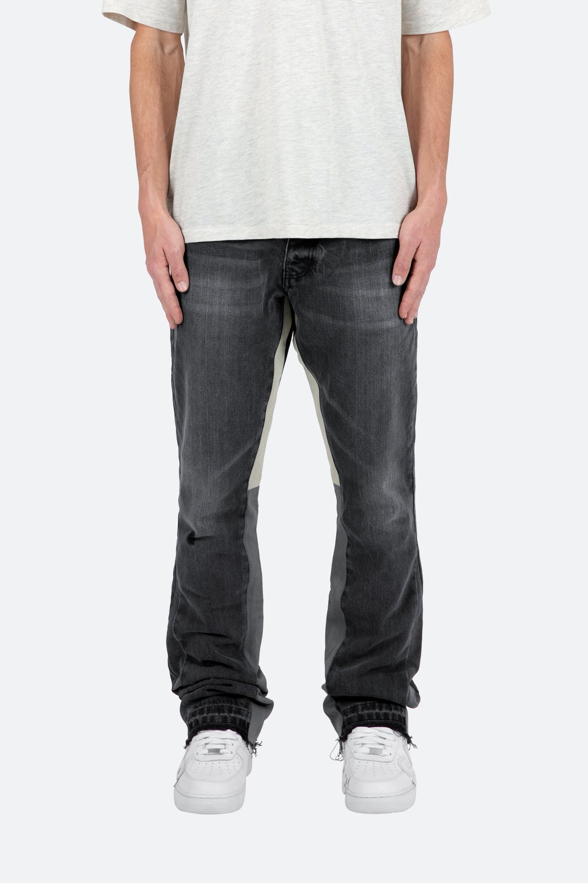 Meskie Jeansy Dzwony W Kolorze Spranego Czarnego Denimu, Waskie Uda, Kontrastowe Panele, Rozkloszowany Dol