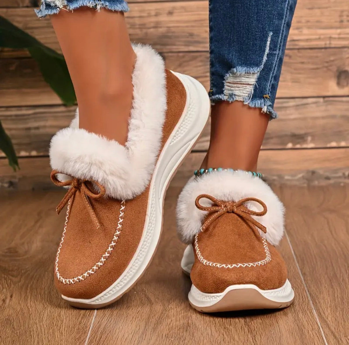 Damskie Zimowe Sneakersy z Ociepleniem z Ekologicznego Futra, Kokardą i Wsuwanym Fasonem