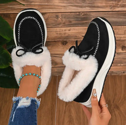 Damskie Zimowe Sneakersy z Ociepleniem z Ekologicznego Futra, Kokardą i Wsuwanym Fasonem