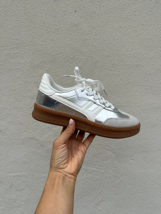 Męskie Sneakersy O Skórzanym Wyglądzie W Kolorze Srebrno-Szarym Ze Sznurowaniem I Niską Cholewką