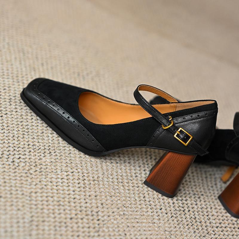Damskie Buty Typu Mary Jane Na Obcasie Typu "Klock" Z Rozkloszowaną Piętą I Złotą Klamrą