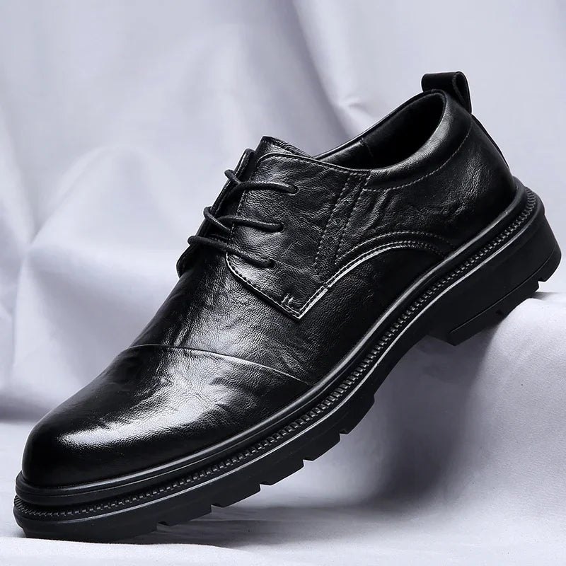 Męskie Buty Formalne z Przecieraną Cholewką i Podeszwą Terenową