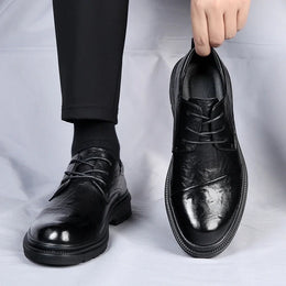 Męskie Buty Formalne z Przecieraną Cholewką i Podeszwą Terenową