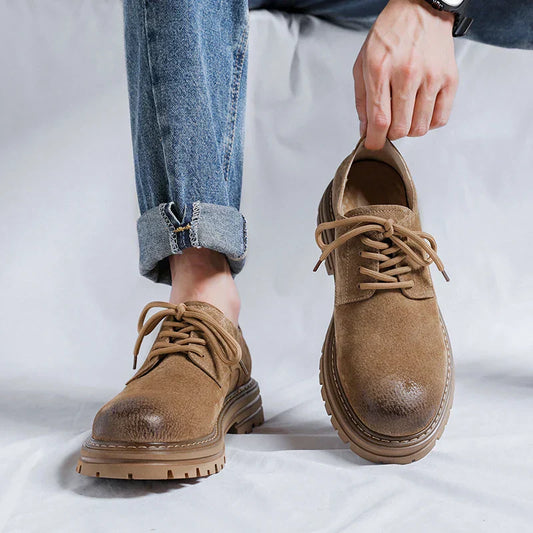 Męskie Buty z Okrągłym Noskiem z Eko Zamszu, Szwem Mokasynowym i Grubą Podeszwą