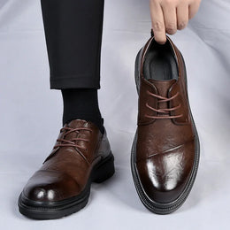 Męskie Buty Formalne z Przecieraną Cholewką i Podeszwą Terenową