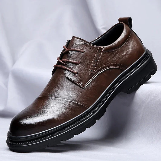 Męskie Buty Formalne z Przecieraną Cholewką i Podeszwą Terenową