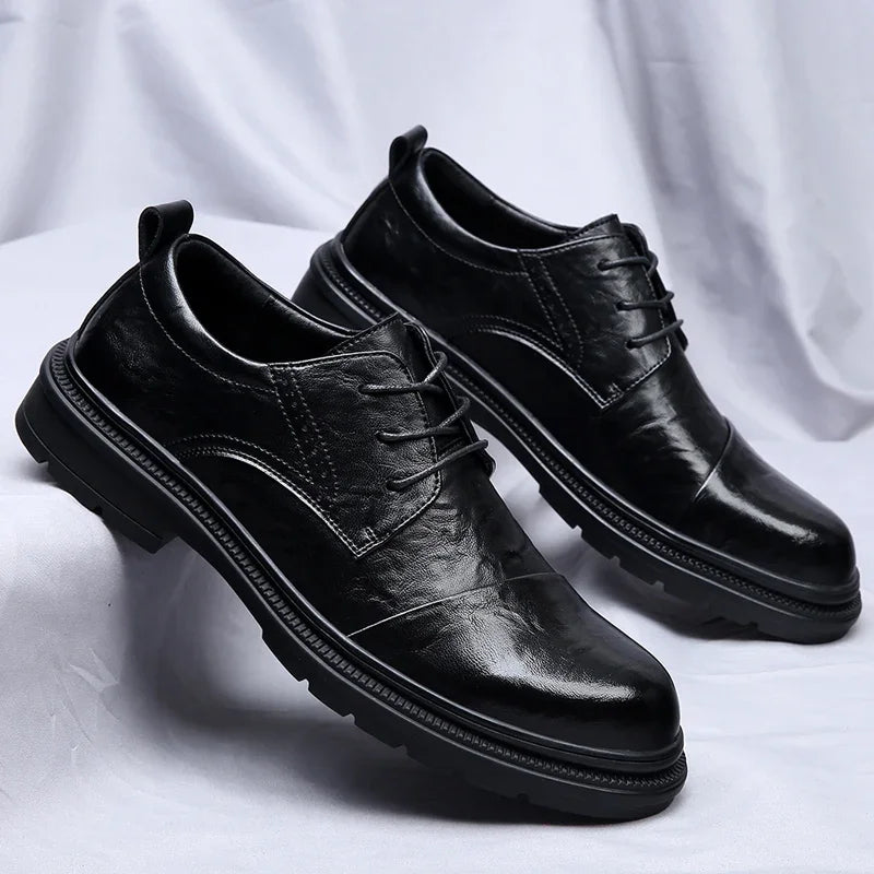 Męskie Buty Formalne z Przecieraną Cholewką i Podeszwą Terenową