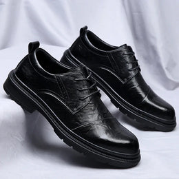 Męskie Buty Formalne z Przecieraną Cholewką i Podeszwą Terenową