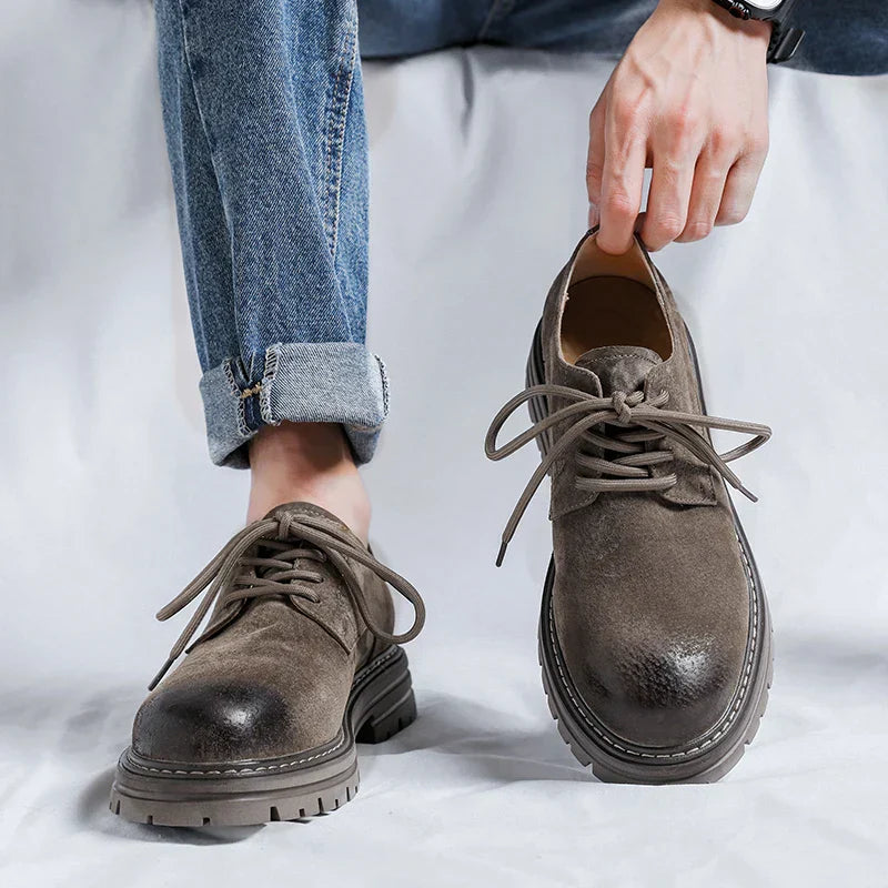 Męskie Buty z Okrągłym Noskiem z Eko Zamszu, Szwem Mokasynowym i Grubą Podeszwą