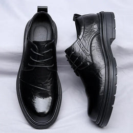 Męskie Buty Formalne z Przecieraną Cholewką i Podeszwą Terenową