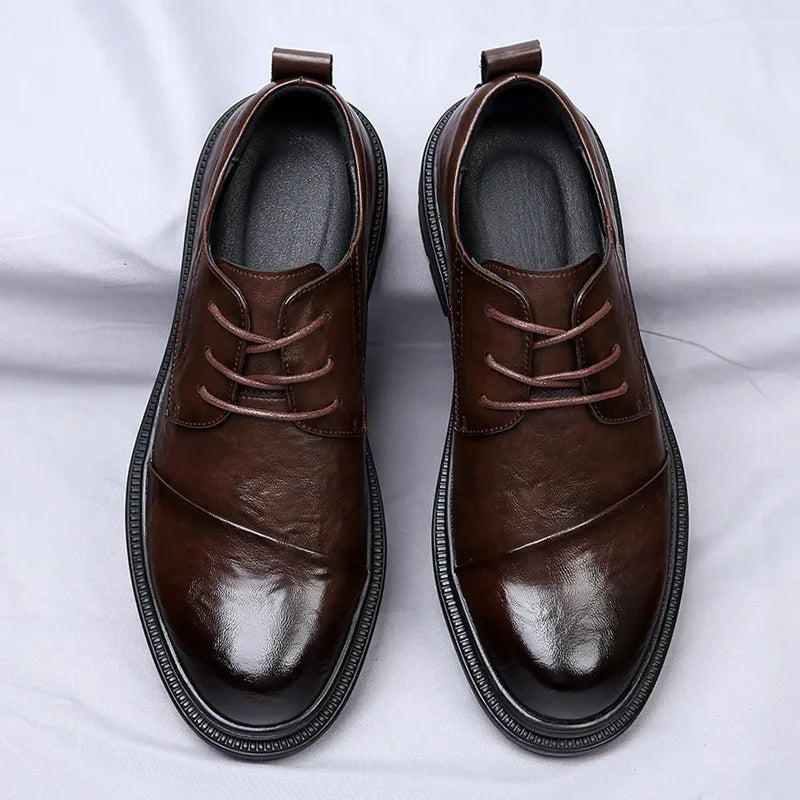Męskie Buty Formalne z Przecieraną Cholewką i Podeszwą Terenową
