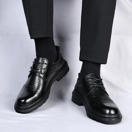 Męskie Buty Formalne z Przecieraną Cholewką i Podeszwą Terenową