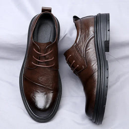 Męskie Buty Formalne z Przecieraną Cholewką i Podeszwą Terenową
