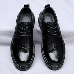 Męskie Buty Formalne z Przecieraną Cholewką i Podeszwą Terenową