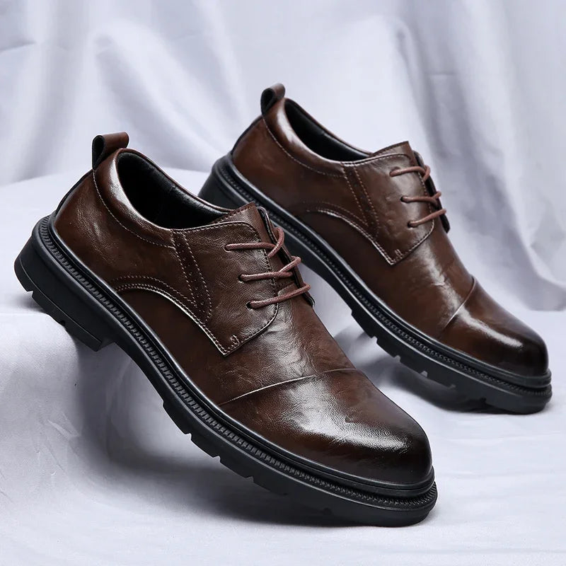 Męskie Buty Formalne z Przecieraną Cholewką i Podeszwą Terenową