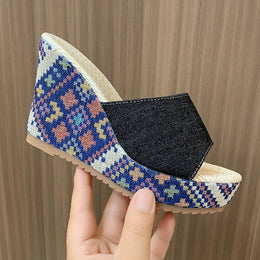 Damskie Sandaly Na Koturnie Z Odkrytymi Palcami I Szerokimi Paskami