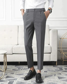 Spodnie Meskie Classic Fit O Dopasowanym Kroju, Zwezane Nogawki, Plisowane Z Przodu, Rozciagliwe