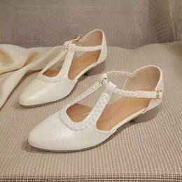 Damskie Buty Na Niskim Obcasie Ze Szpiczastym Noskiem I Paskiem Krzyzowym