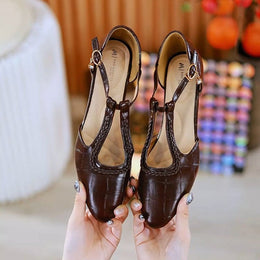 Damskie Buty Na Niskim Obcasie Ze Szpiczastym Noskiem I Paskiem Krzyzowym