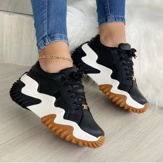 Damskie Sneakersy Sportowe Sznurowane z Okrągłym Noskiem i Średnim Obcasem