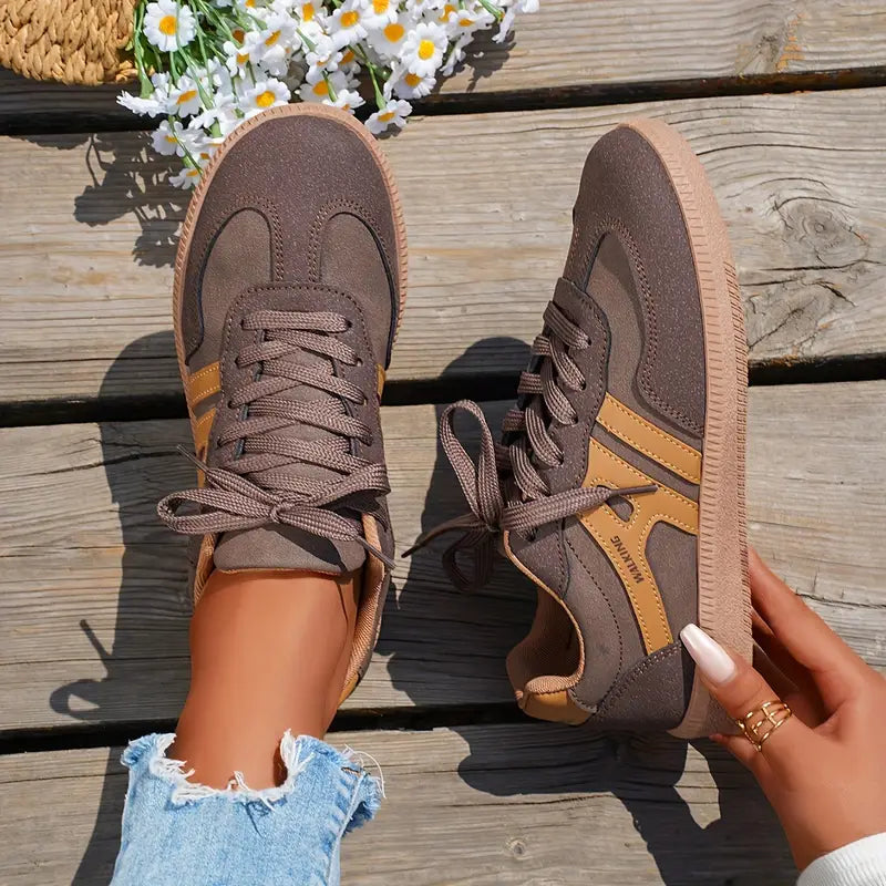 Damskie Sneakersy Retro z Panelowym Wykończeniem i Ozdobnymi Przeszyciami