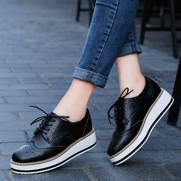 Damskie Wiosenne Płaskie Buty Sznurowane Z Lakierowaną Cholewką Faux Leather Z Okrągłym Noskiem