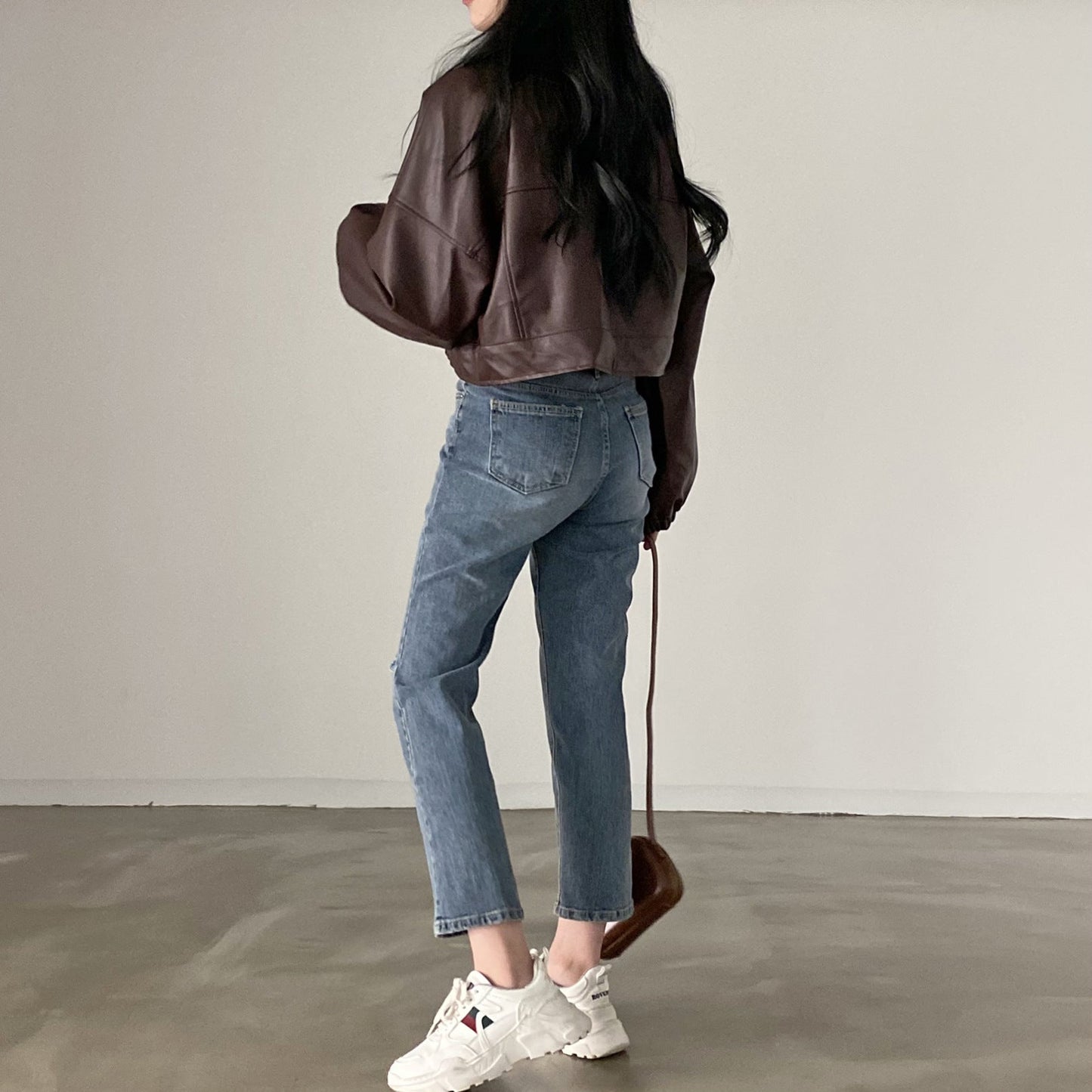 Damska Wiosenna Kurtka o Luźnym Kroju z Efektem Imitacji Skóry — Bordowa lub Czarna