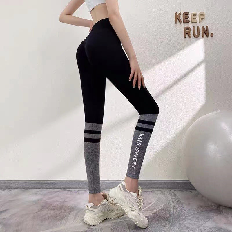 Damskie Skrocone Legginsy Fitness Z Nadrukiem Literowym Na Biodrze I Rozciagliwym Krojem