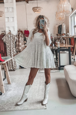 Damska Letnia Sukienka Mini O Kroju Babydoll Z Warstwowym Fasonem I Cekinowymi Zdobieniami