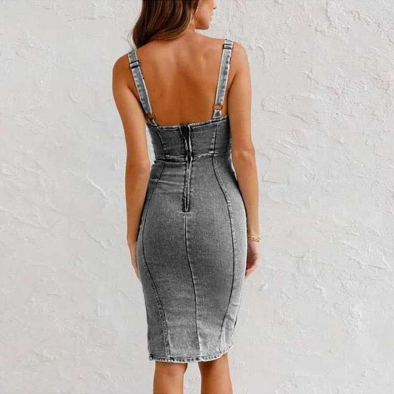 Damska Letnia Sukienka z Tkaniny Denim Blend – Dekolt U, Cienkie Ramiączka, Dopasowany Krój i Rozcięcie