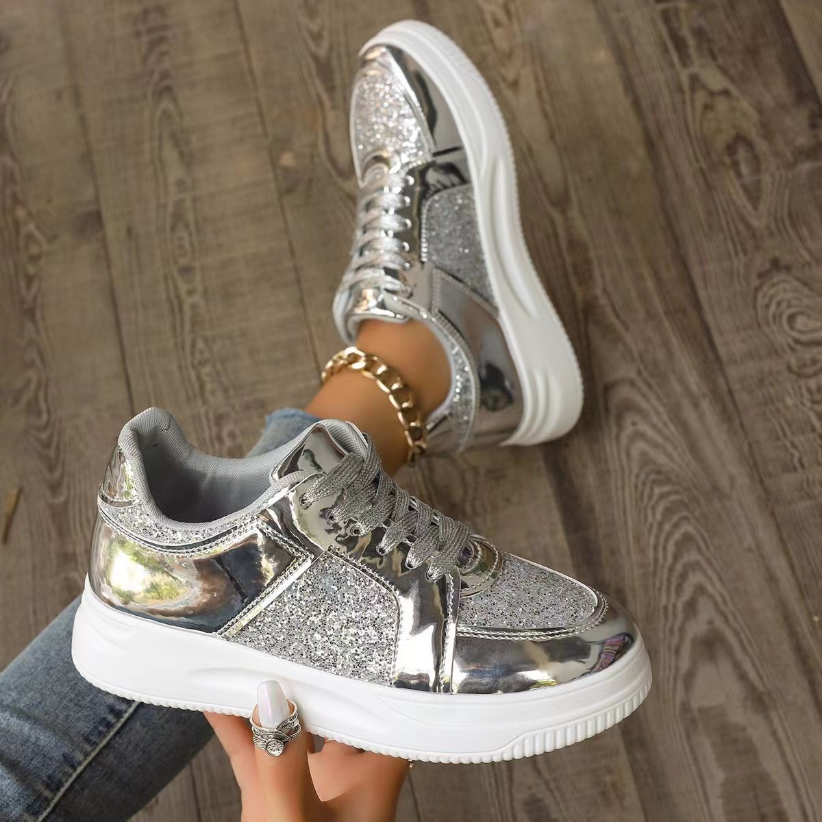 Damskie Sneakersy Sznurowane z Cekinowymi Detalami i Grubą Płaską Podeszwą