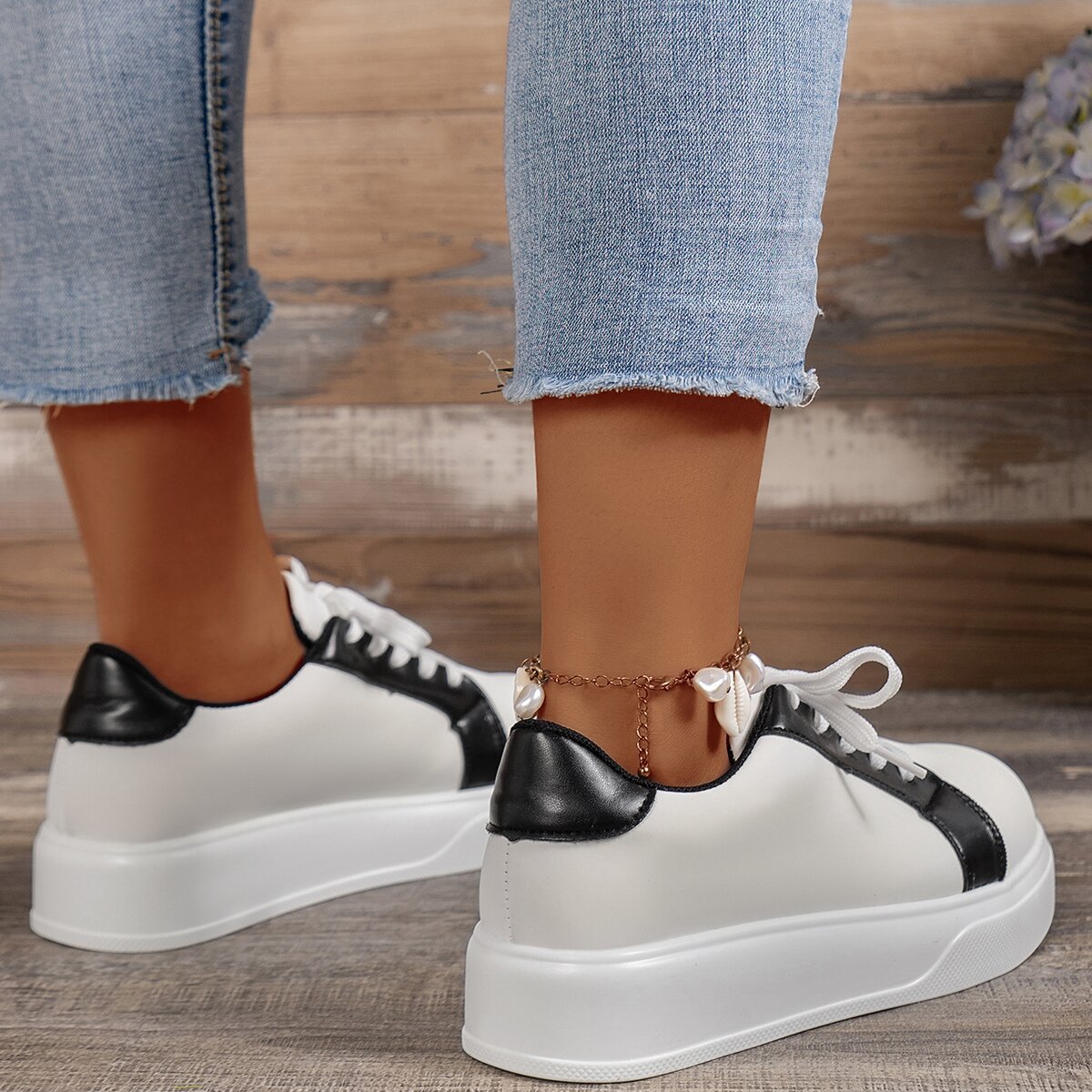 Damskie Sportowe Sneakersy Sznurowane z Okrągłym Noskiem i Podeszwą na Średnim Obcasie