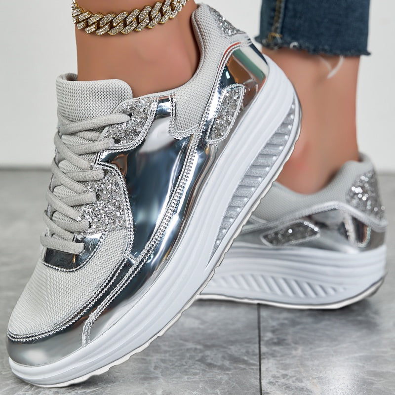 Damskie Błyszczące Sneakersy Płaskie z Teksturowaną Podeszwą EVA