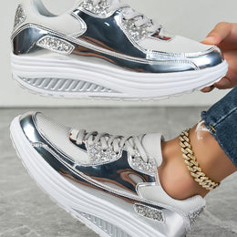 Damskie Błyszczące Sneakersy Płaskie z Teksturowaną Podeszwą EVA